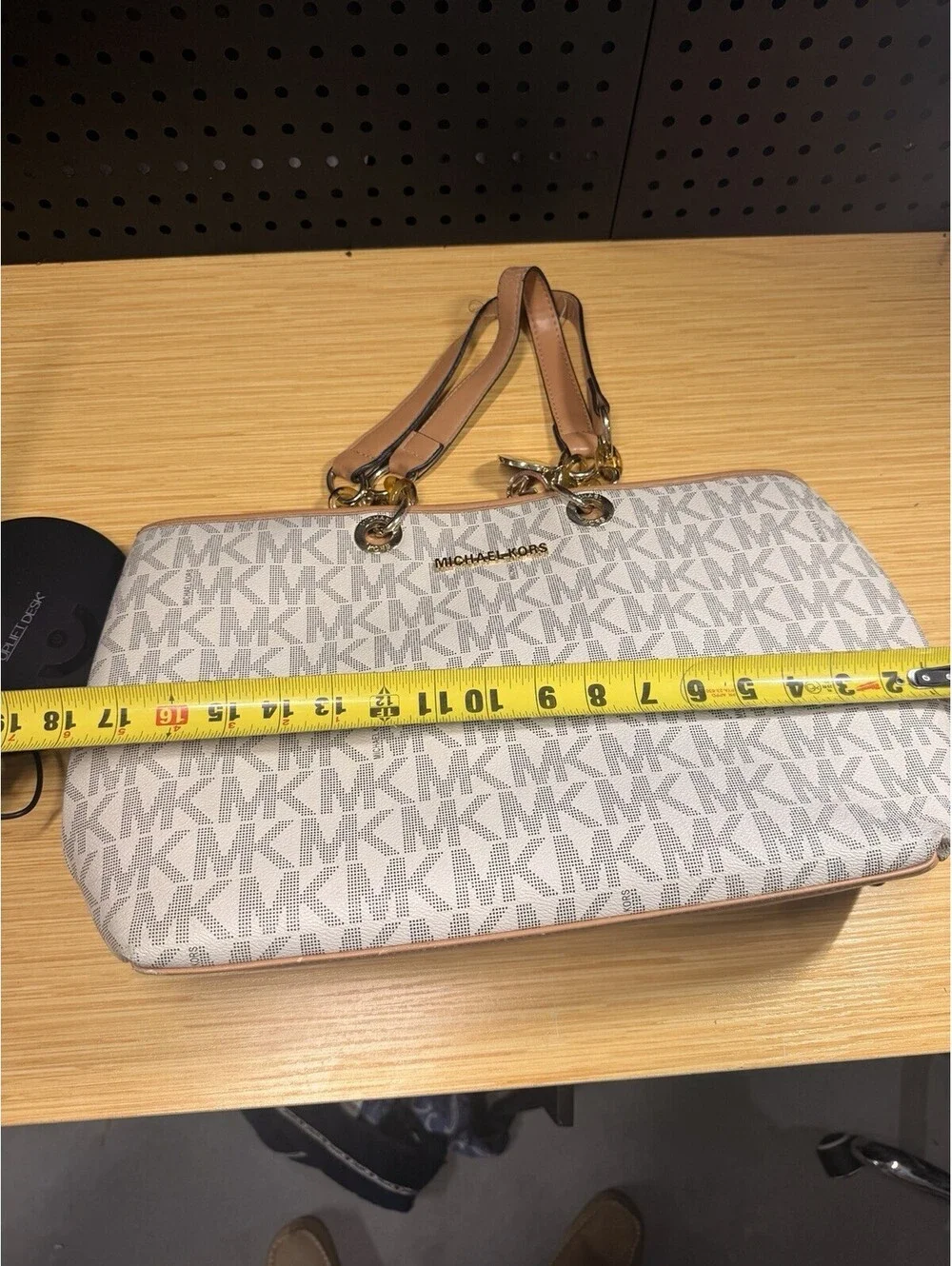 Authentic Michael Kors Cynthia Vanilla Monogram Medium Large Satchel Crossbody